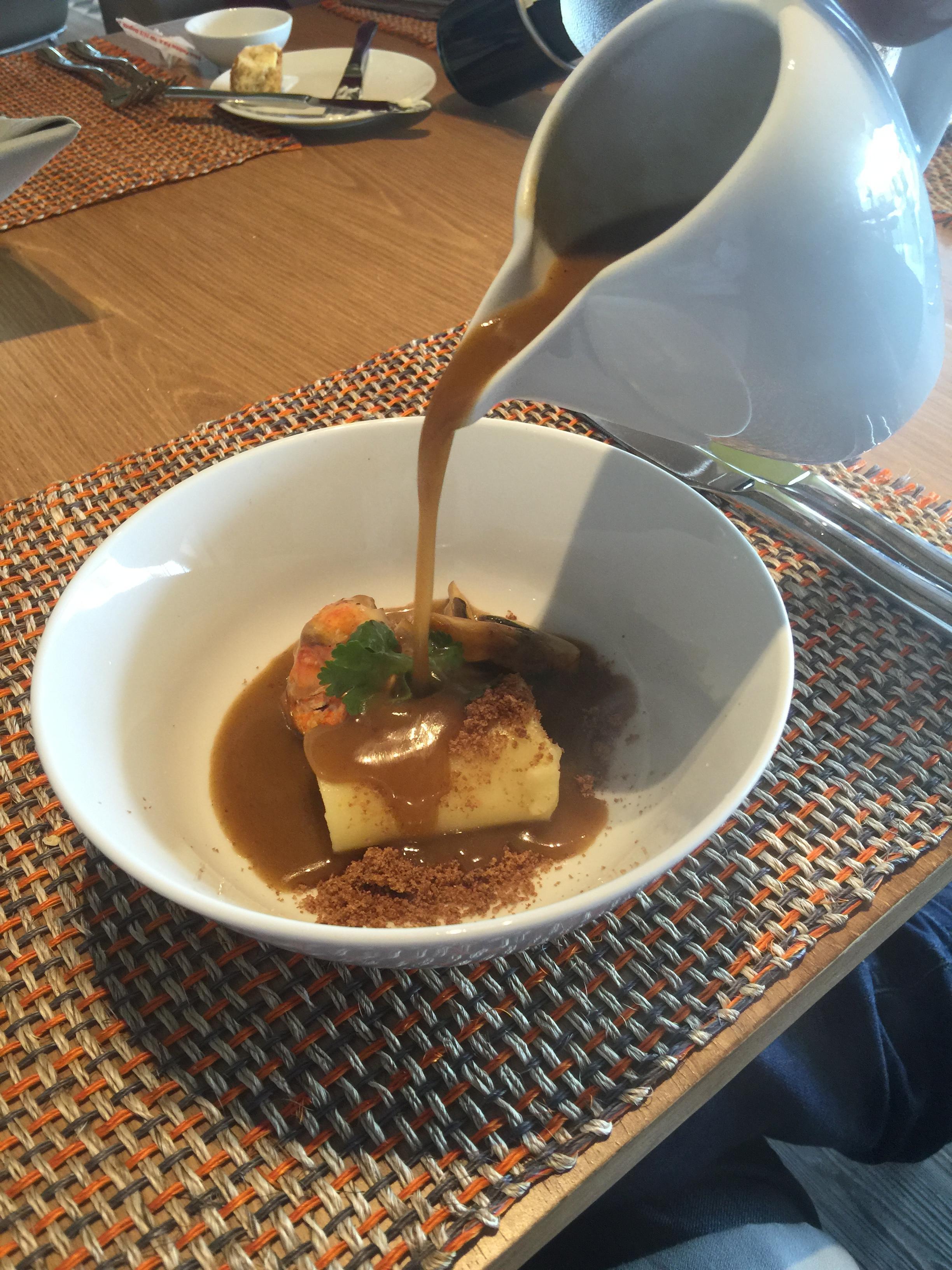 Movich Buro 51 Hotell Barranquilla  Eksteriør bilde A bowl of soup with a piece of tofu being poured with dashi