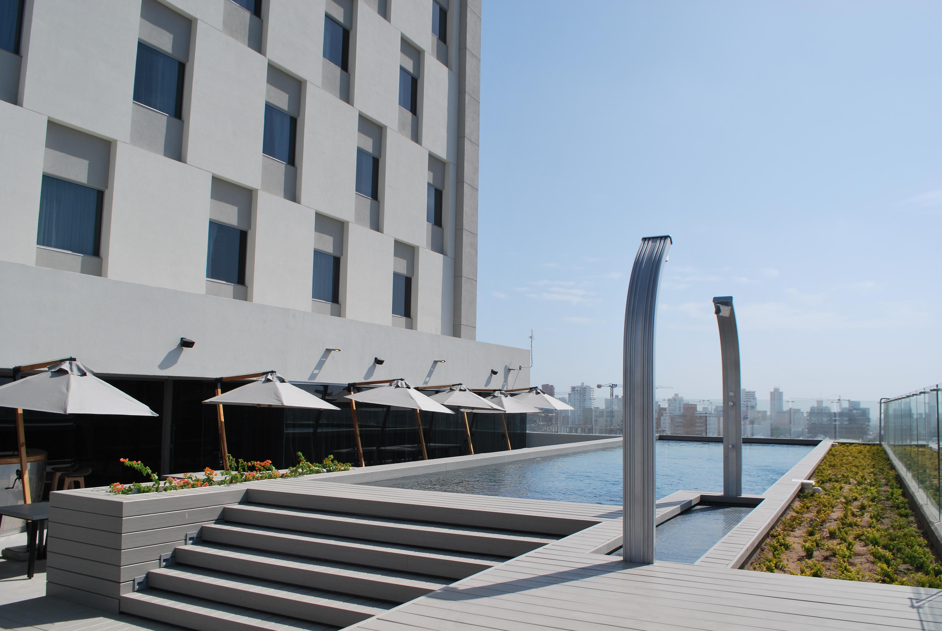 Movich Buro 51 Hotell Barranquilla  Eksteriør bilde The pool at the hotel