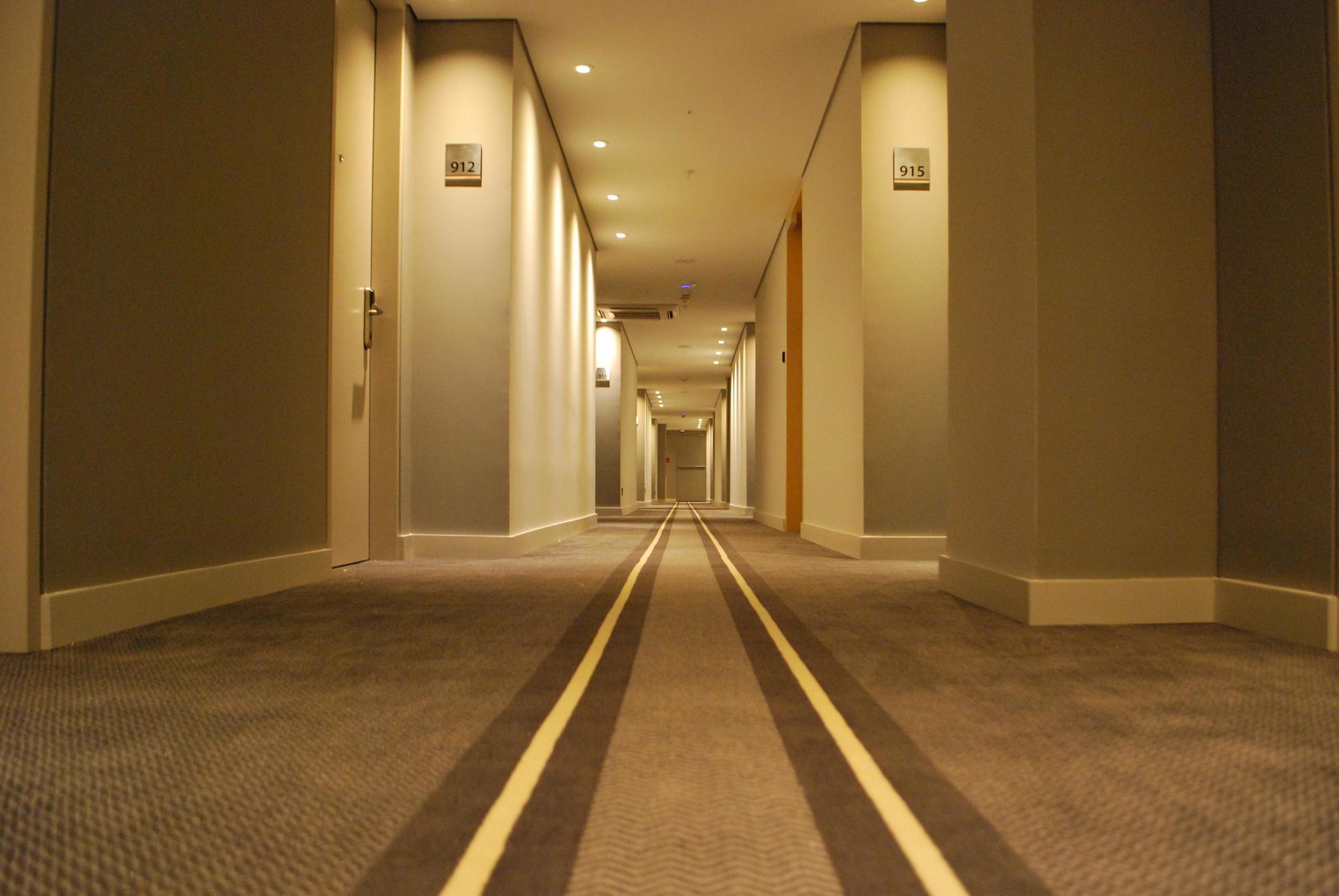 Movich Buro 51 Hotell Barranquilla  Eksteriør bilde A corridor in a hotel