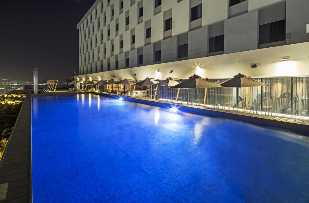 Movich Buro 51 Hotell Barranquilla  Eksteriør bilde The pool at the hotel