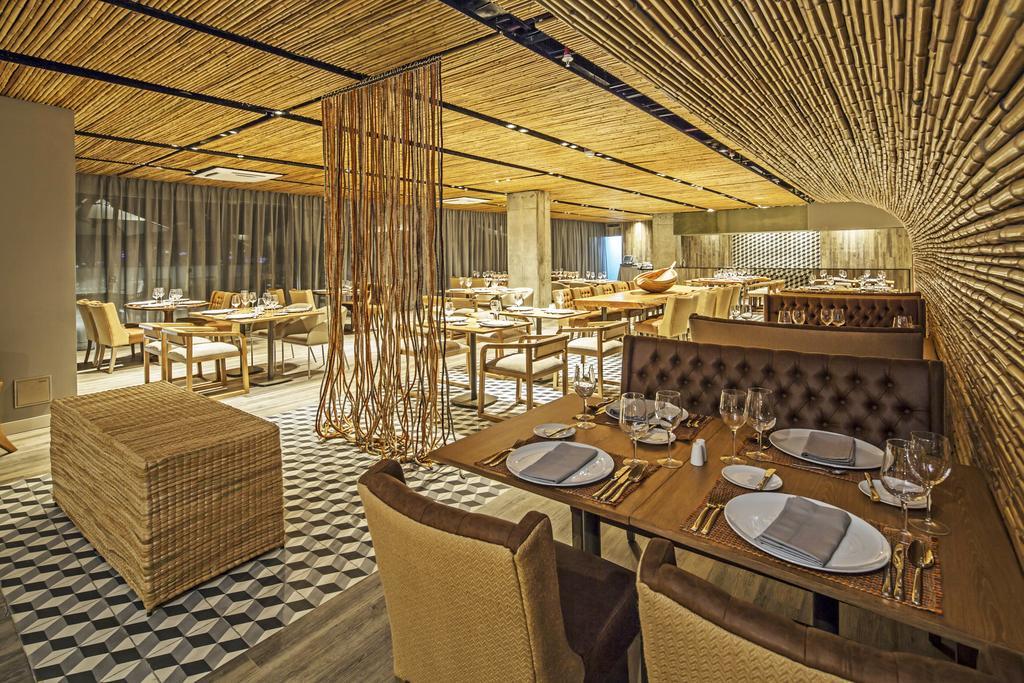 Movich Buro 51 Hotell Barranquilla  Eksteriør bilde The interior of the restaurant