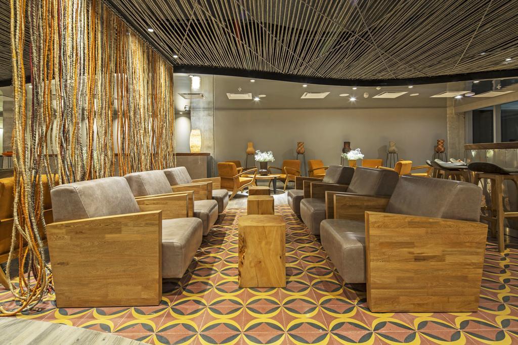 Movich Buro 51 Hotell Barranquilla  Eksteriør bilde The lounge at the airport