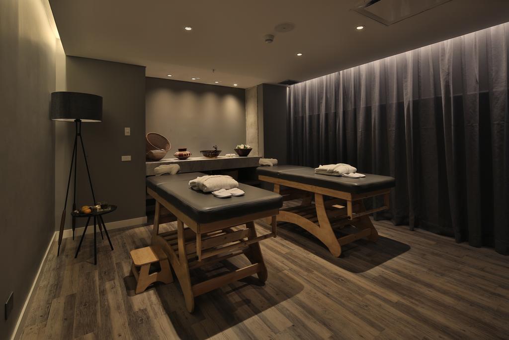 Movich Buro 51 Hotell Barranquilla  Eksteriør bilde A treatment room at a spa