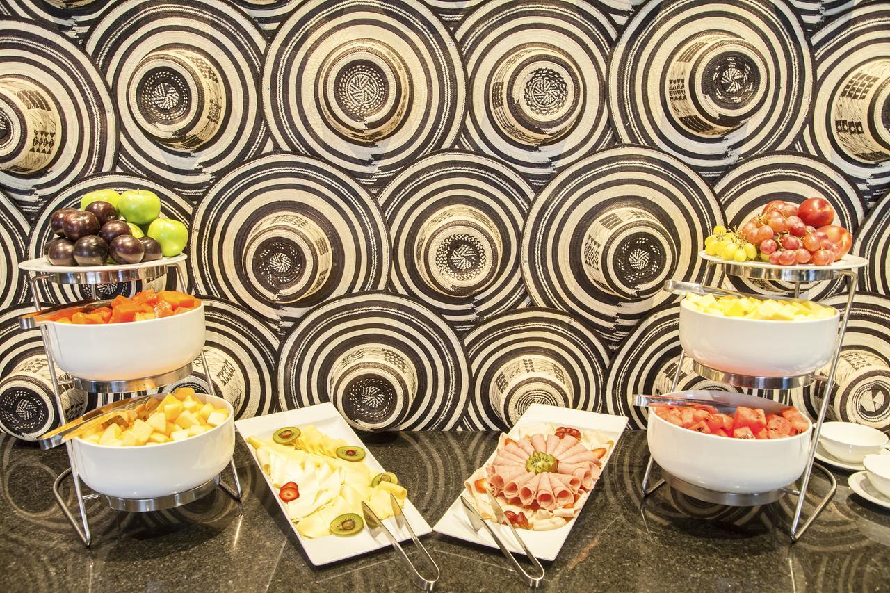 Movich Buro 51 Hotell Barranquilla  Eksteriør bilde A selection of cold cuts at a buffet